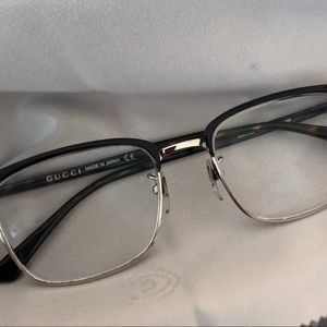 Meet your Posher, Clarissa